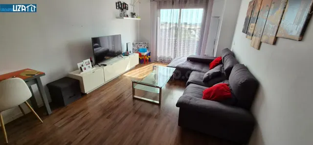 Impecable Ático en Venta con Terraza Privada y Acceso a Pisc - foto 2