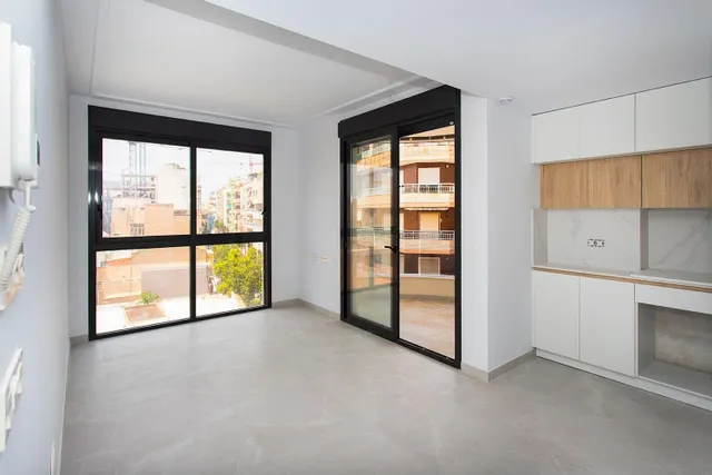 Apartamento moderno con vista lateral al mar, 2 dormitorios, 2 baños, piscina en el solárium con Vistas al Mar,  a unos 2 minutos a pie de la Playa del Cura — 4
