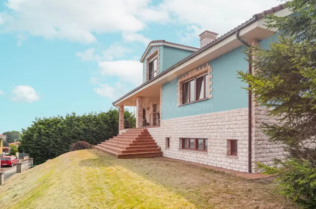 Chalet de piedra en Somao: espacio, vistas y calidad de vida