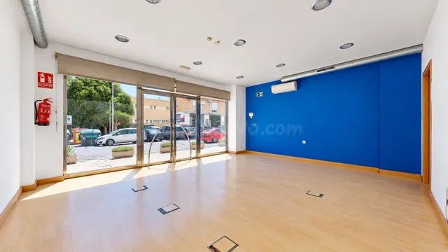 Local Comercial en Excelente Ubicación en Huercal de Almería - foto 2