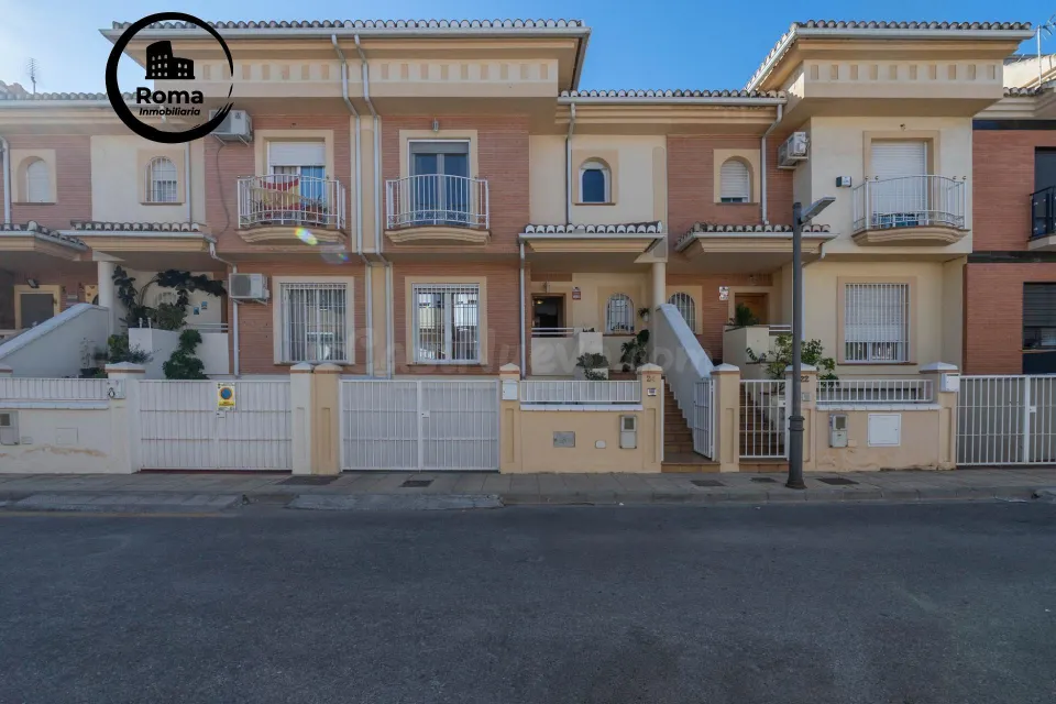 Espectacular chalet adosado en el Vial de Churriana de la Vega: eficiencia, confort y listo para entrar a vivir!