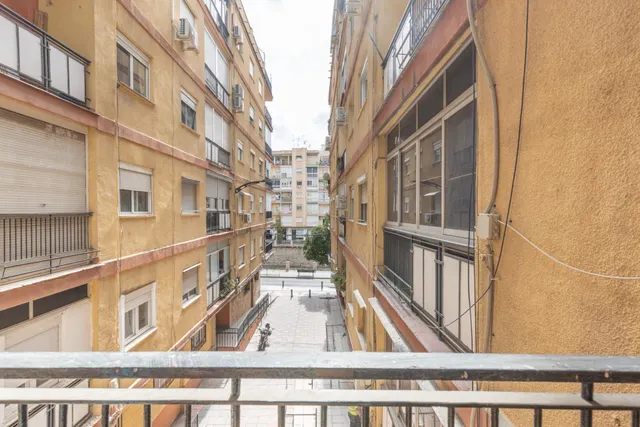 Piso amplio de tres dormitorios en ribera del genil-camino de ronda — 10