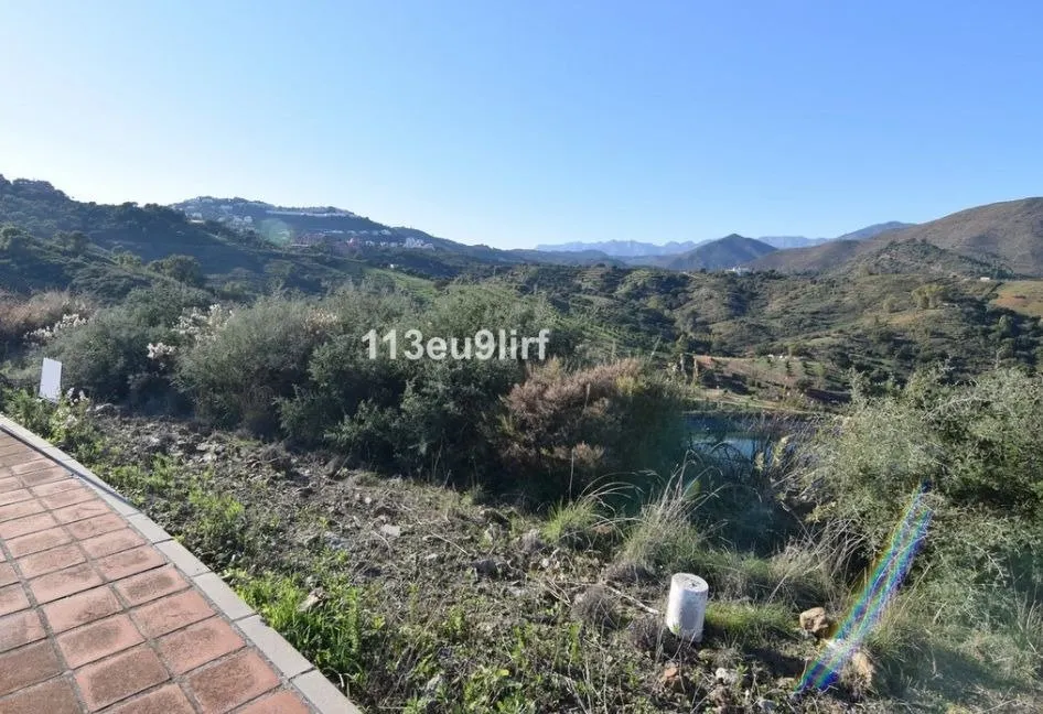 Parcelas exclusivas en zona residencial junto al gol y la Cala de Mijas