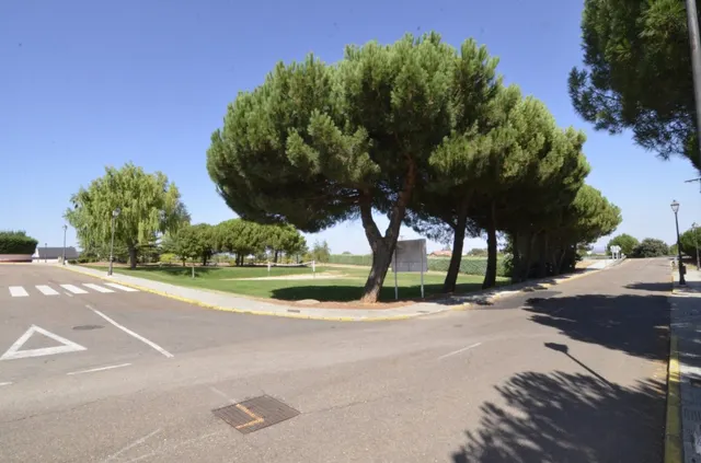 Urbis te ofrece un terreno Urbano en venta en Carrascal de Barregas zona URB. PEÑASOLANA, Salamanca. — 28