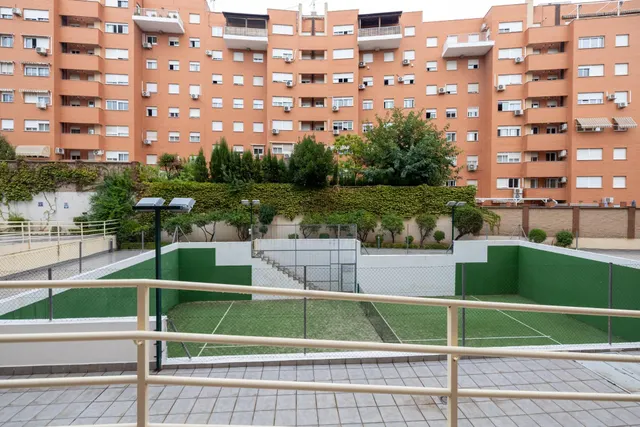 Piso de dos dormitorios en Sanders, en urbanización privada con piscina, pistas de padel, plaza de garaje y trastero — 28
