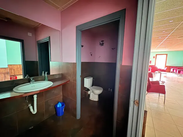 LOCAL ACONDICIONADO EN TORAL DE LOS VADOS — 17
