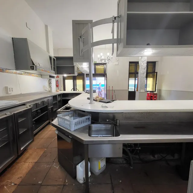 SE VENDE BAR EN LA CASILLA — 6