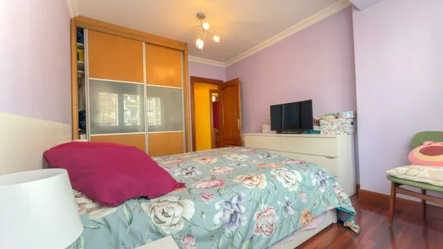 Amplia vivienda de 3 habitaciones en el centro de Irún — 10