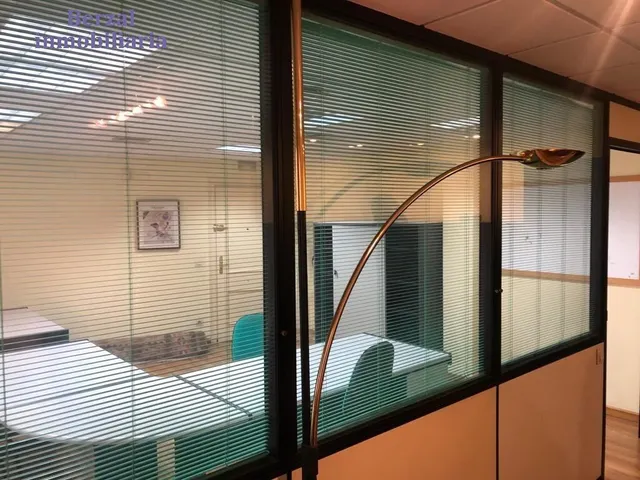 Oficina en el centro, edificio de oficinas, con trastero. MONTADA — 14