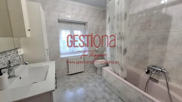 CASA COMPLETAMENTE REFORMADA EN ARENAS DE IGUÑA. — 28