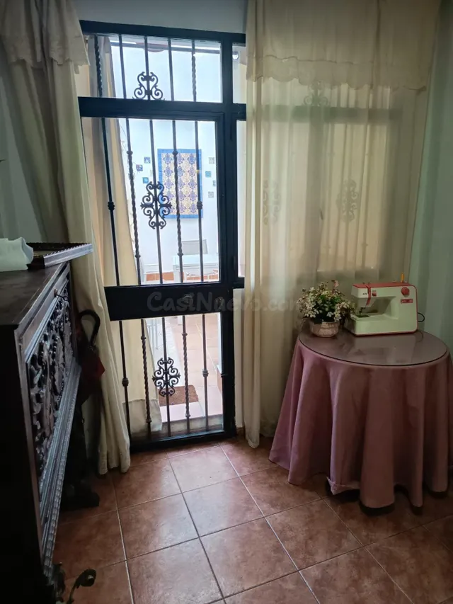 JUNTO AL PALACIO DE VIANA - foto 4