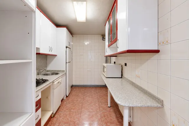 Piso exterior de 111 m2 con 4 dormitorios, garaje y trastero en Av Juan Antonio Perea — 25