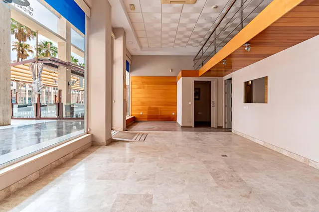 ¡OPORTUNIDAD DE LOCAL COMERCIAL Y OFICINA EN LA PLAZA MAYOR DE EL EJIDO! — 2