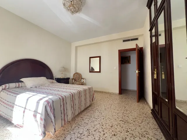 Gran casa con garaje y Local en Plaza Santa Marina — 20