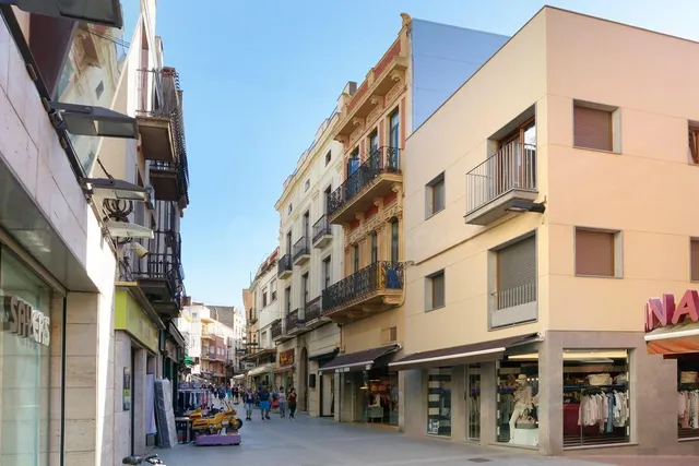 PALAMÓS: Venta de edificio en c/ Mayor de Palamós, primerisi - foto 2