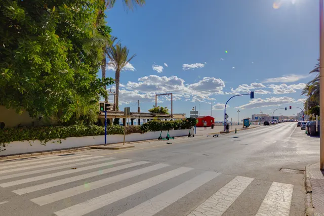 Apartamento de tres dormitorios y dos baños en residencial Duquesa Beach, primera línea de la playa de los locos — 42