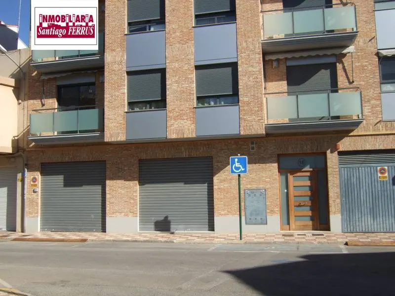 ALQUILER DE LOCAL COMERCIAL EN ALMUSSAFES.