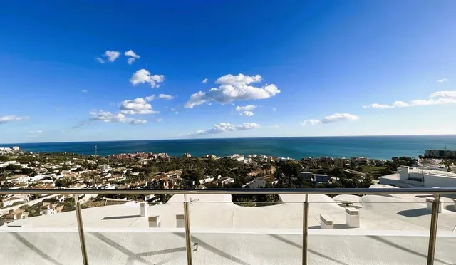 LLAVE EN MANO. ÁTICO IMPRESIONANTE CON ENORME TERRAZA, ORIENTACIÓN SUR Y VISTAS PANORÁMICAS AL MAR — 9