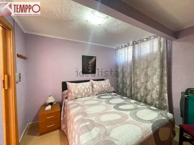 Chalet independiente con piscina privada, 5 dormitorios y placas solares en parcela de 450 m2 — 33
