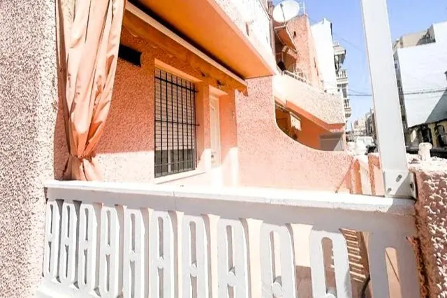 Casa adosada céntrica (108 m2) con 3 dormitorios, 2 baños ¡y - foto 3