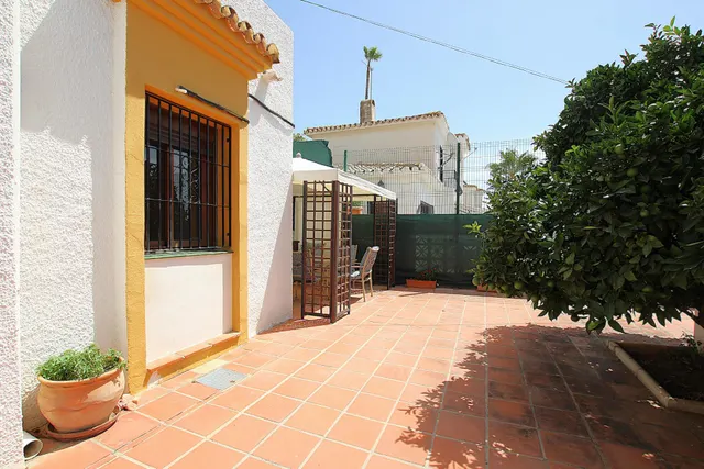 CHALET INDEPENDIENTE EN VENTA CON VISTAS AL MAR EN BENALMADE - foto 5