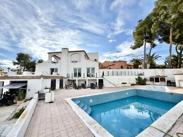VILLA DE 6 DORMITORIOS Y 2 BAÑOS EN ORIHUELA COSTA (VILLAMARTIN) — 37