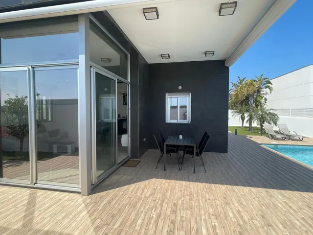 Excepcional Villa en Pilar de la Horadada: Lujosa Villa de una Planta con Licencia Turística — 10