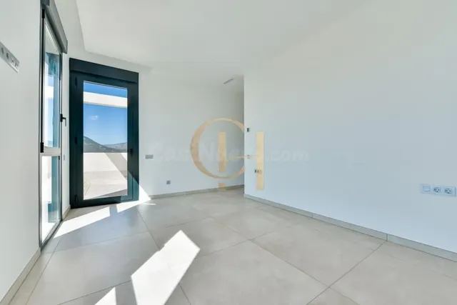 Moderna villa independiente con piscina privada y garaje — 28
