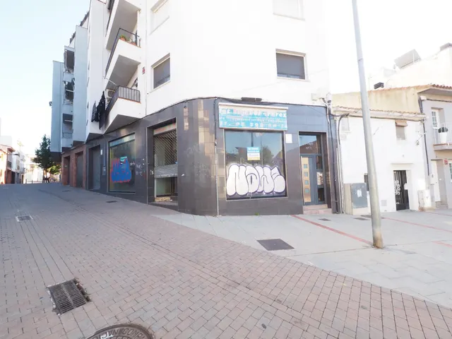 Se vende local comercial en mollet del valles — 11
