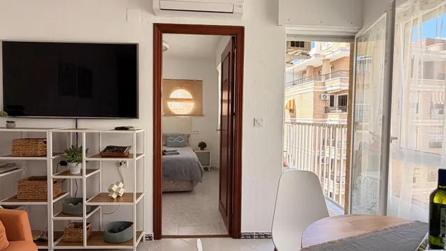 Apartamento acogedor con vista lateral al mar en Torrevieja — 7