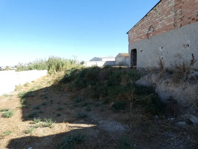 ++ 2000M2 DE SOLAR URBANO, A 2 CALLES, 3.5 PLANTAS ( 7.500M DE TECHO)++ — 2