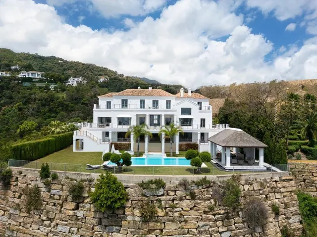 STUNNING CONTEMPORARY-ANDALUSIAN MANSION IN BENAHAVÍS - foto 2