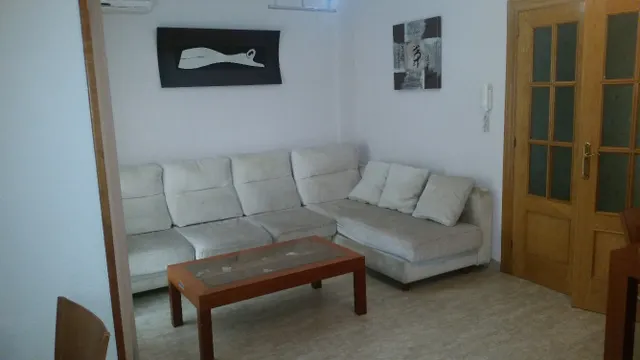 Vivienda de 120 metros más bar de 80 metros.
San Pedro. — 22