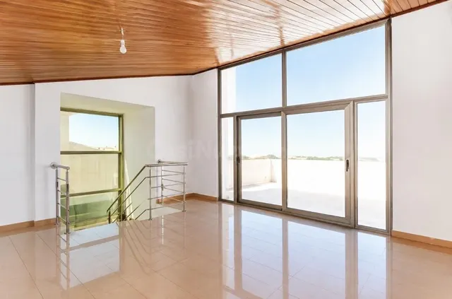 ALTORREAL, ADOSADO DE 304 M2, 4 DORMITORIOS, 3 BAÑOS,GAREAJE - foto 2