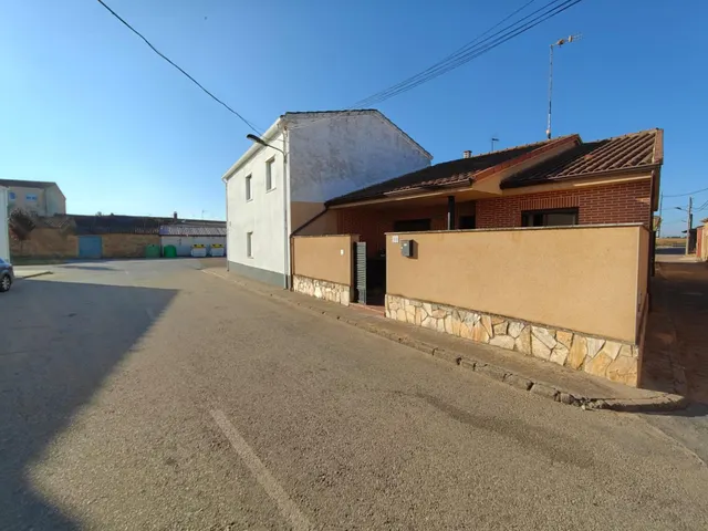 Chalet a la venta en San Morales — 2