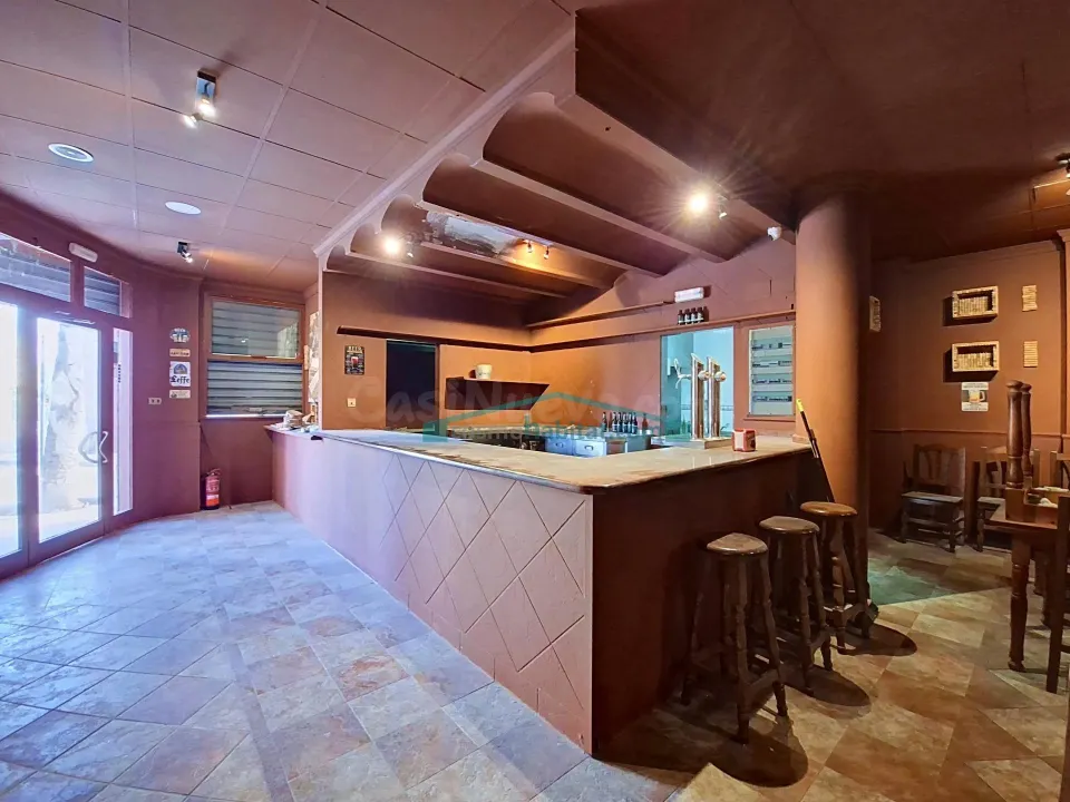 Local 156 m2 con licencia de restaurante, cocina equipada y terraza, RIBA-ROJA DE TÚRIA