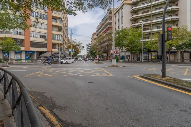 En Pedro Antonio de Alarcón!!! Muy cerca de Recogidas...Piso de 3 dormitorios muy luminoso!! — 48