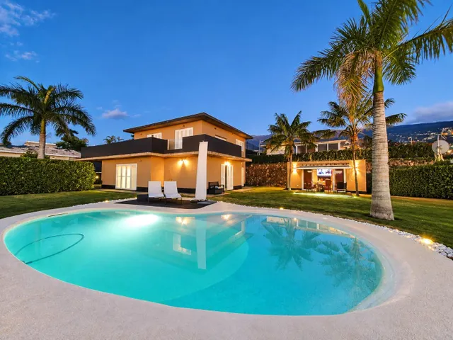 Villa independiente con gran jardín y piscina playa — 29
