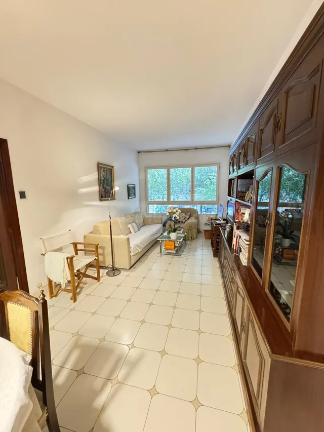 PISO DE 4 habitaciones Y DOS BAÑOS EN LA CALLE CALABRIA CERCA DEL SAGRADO CORAZÓN — 3