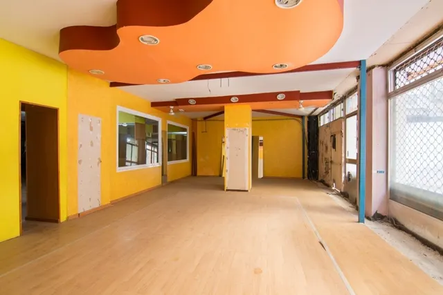 Local comercial en el centro (Plaza Gran Capitán) — 9