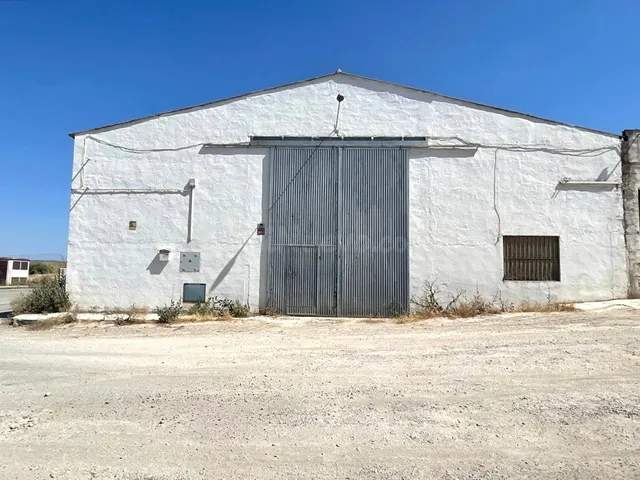 Venta nave industrial en Mengibar (Jaén)