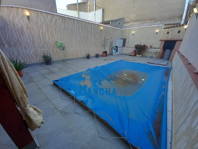 INMOBILIARIA LA MANCHA VENDE CASA BAJA CON TERRAZA Y PISCINA EN MADRIGUERAS ( ALBACETE ). — 21