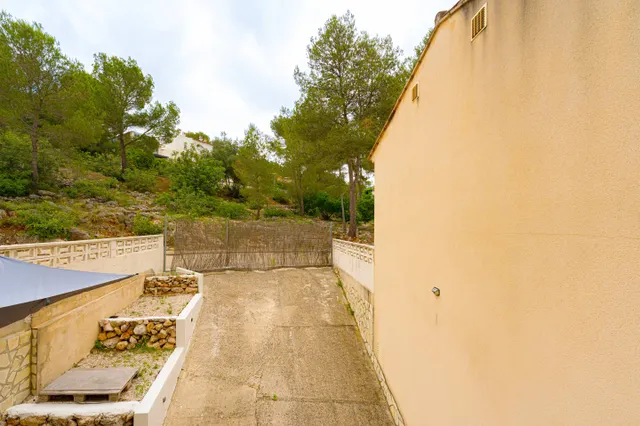 Propiedad con encanto en venta en Tossal Gros con tres villas, piscina privada y potencial infinito — 25