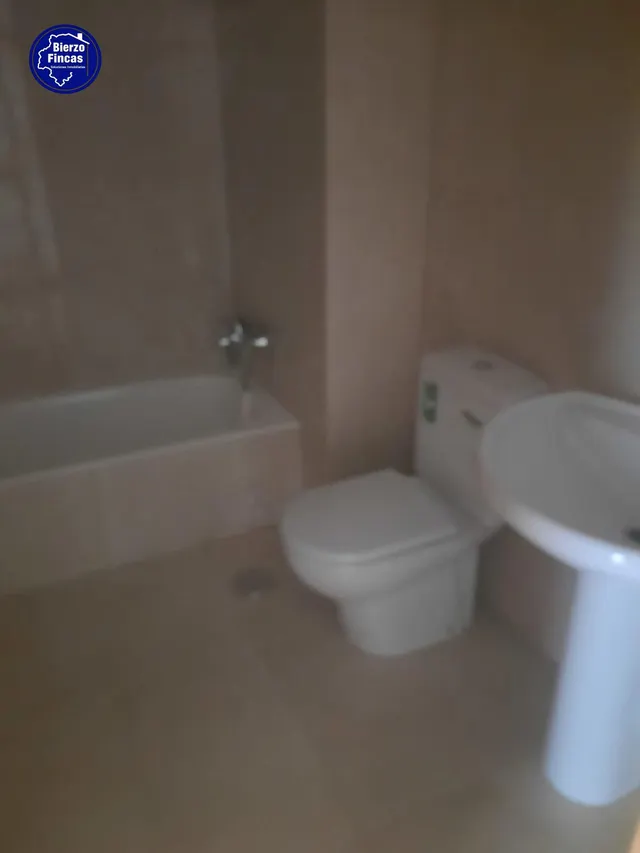 **se vende vivienda en san antonio, Ponferrada** — 7