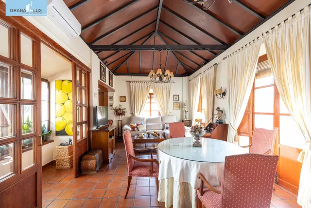 GRAN CASA EN ALBAICÍN BAJO. — 35