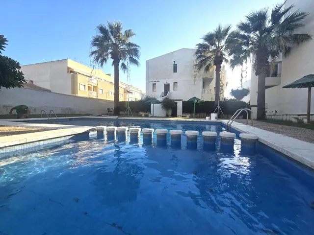 Dúplex adosado, 2 dormitorios, 1 baño, piscina comunitaria, cerca de la Avda. de las Habaneras, a unos 10/15 min. a pie de la playa del Cura — 37