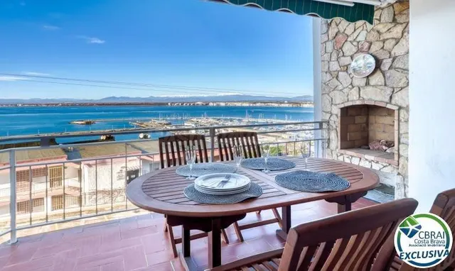 Exclusiva vivienda con vistas panorámicas al mar y al puerto