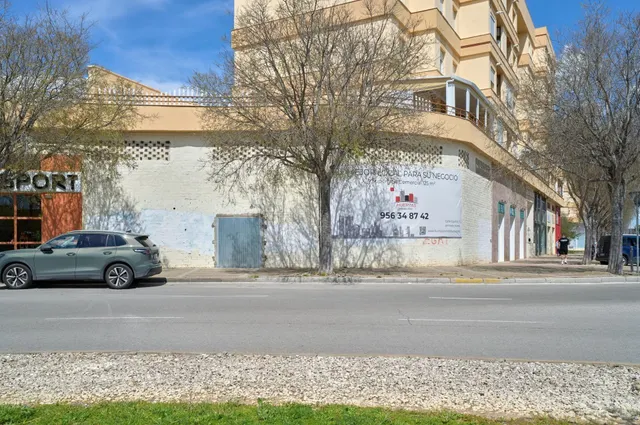 Magnífico local con extraordinaria situación en Glorieta de los Juegos Olímpicos — 2