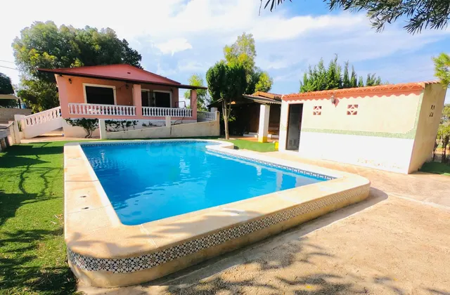 FANTÁSTICA CASA DE CAMPO CON CASITA DE MADERA PARA INVITADOS