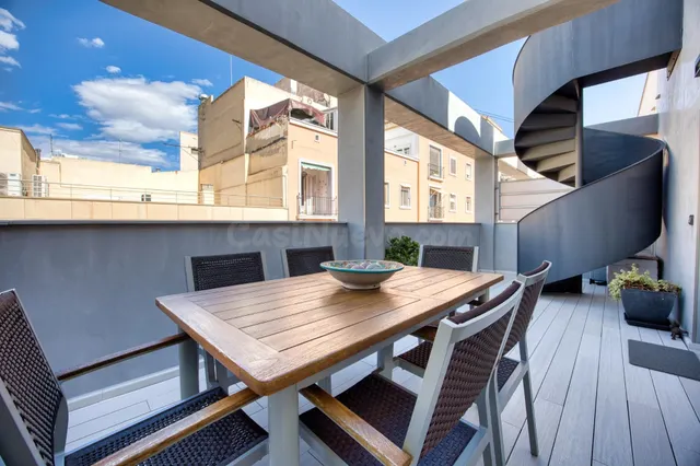 Ático con gran terraza y solárium privado en el corazón de Alicante — 4